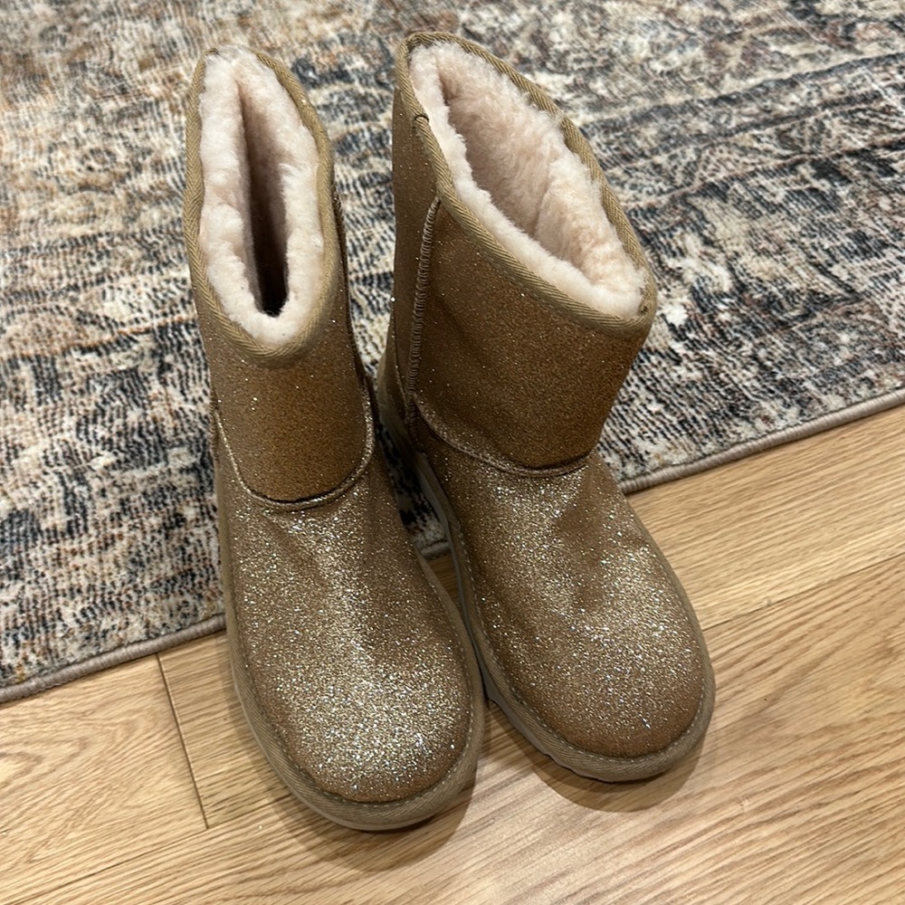 UGG Glitter Classic II Boots (girls 5, women’s 6.5/7) - NWOT